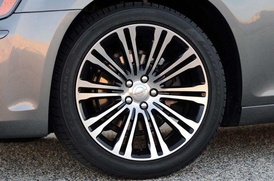  Chrysler 300C S 2012 года  (фото 36 из 46)